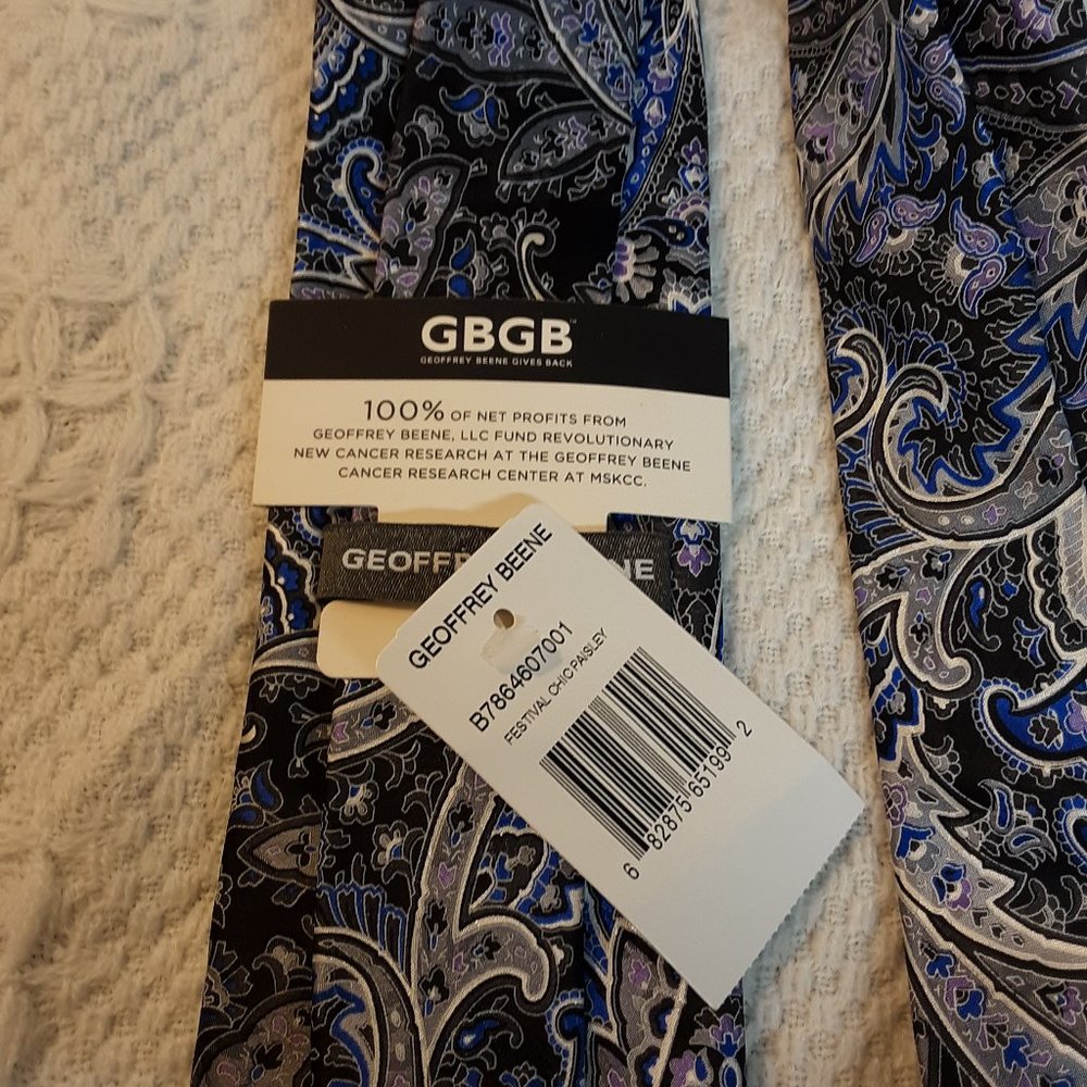 Geoffery Beene Tie - Picture 3 of 4